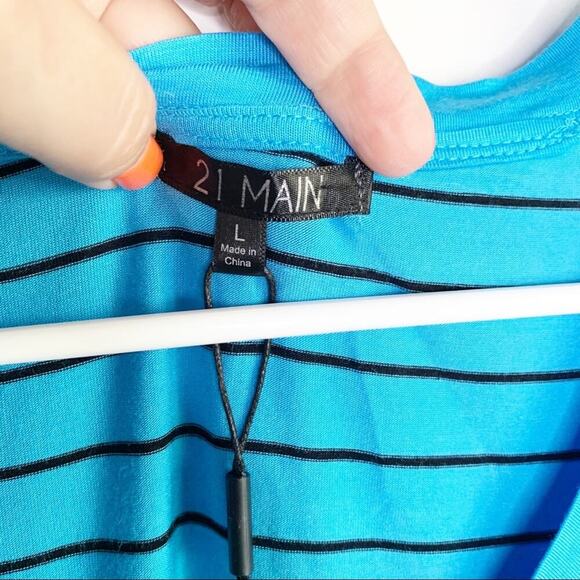21 MAIN Striped V-Neck Soft Flowy T-Shirt Tee Top Blue Black Size Large L NWT - Picture 2 of 8